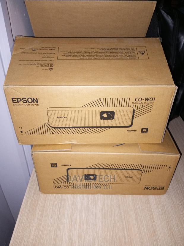 EPSON Co- W01 Projector - main view