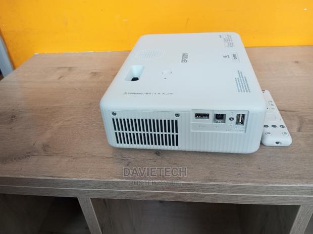 Brand New EPSON Co-W01 Projector - thumbnail 3