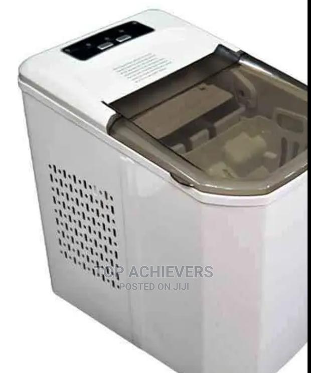 Modern Ice Cube Maker