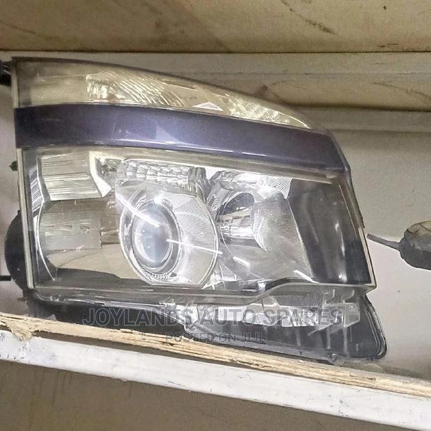 Headlamp Voxy 2012 Xenon - main view