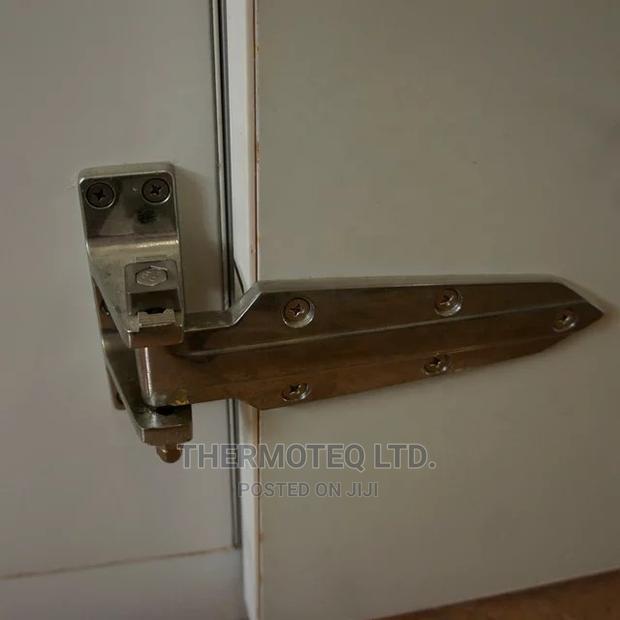 Coldroom Door Hinges and Lock - main view