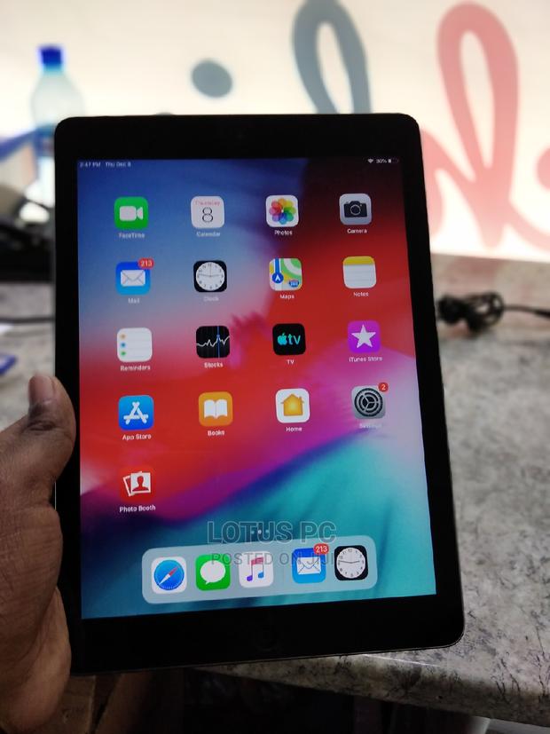 Apple iPad Air 32 GB Gray