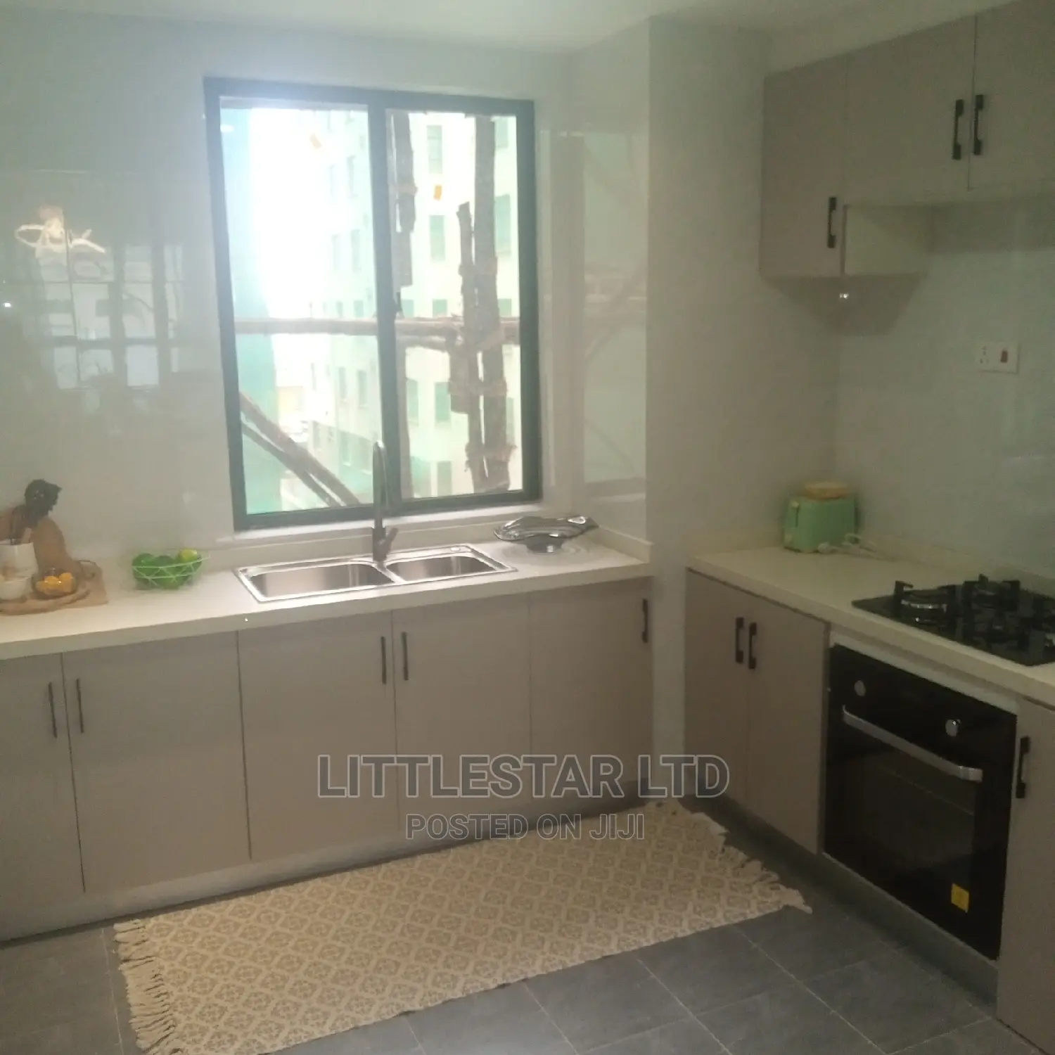 2bdrm Block of Flats in Royal Gardens, Hurlingham for sale