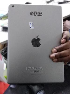 Apple iPad Air 32 GB Gray - main view