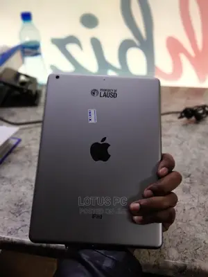 Apple iPad Air 32 GB Gray