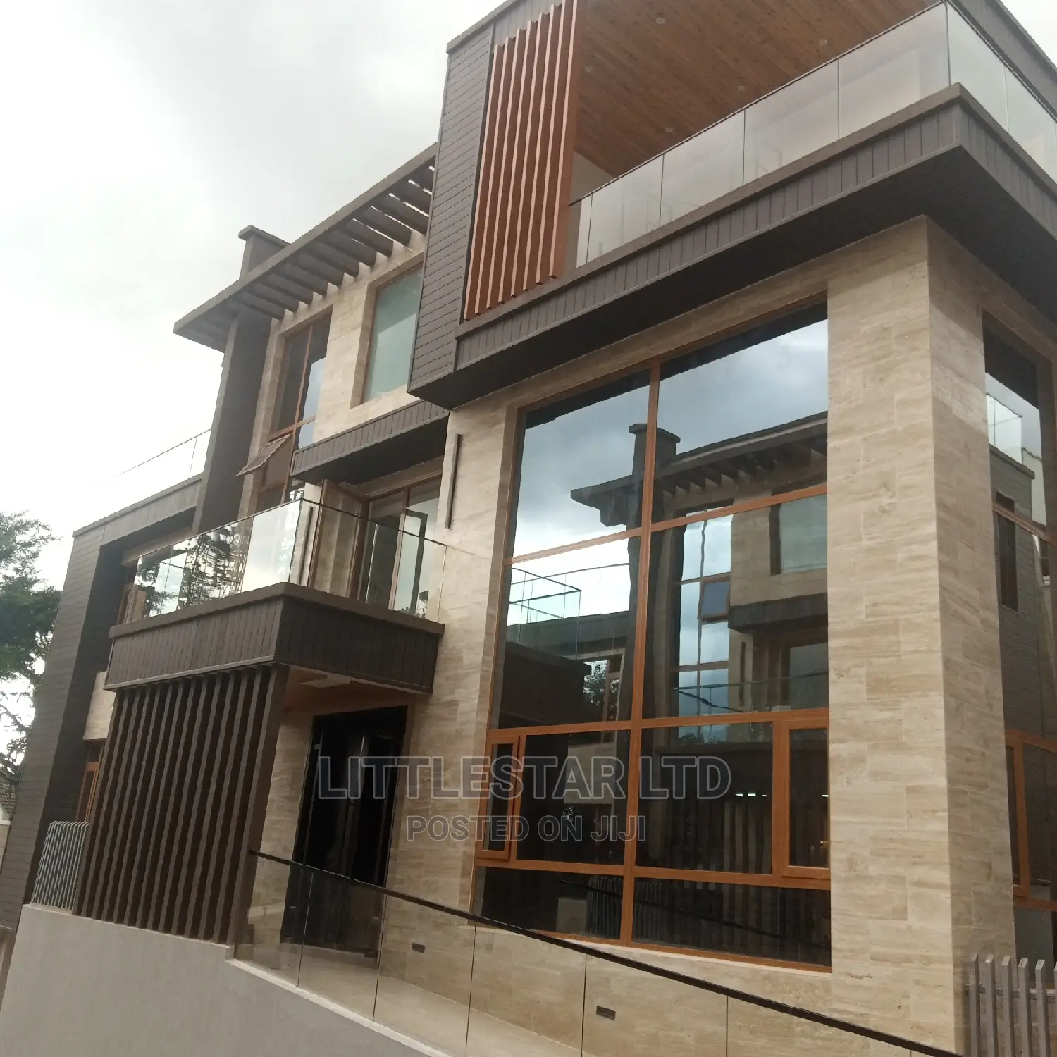 6bdrm Villa in Lavender Villa, Muthangari for Sale