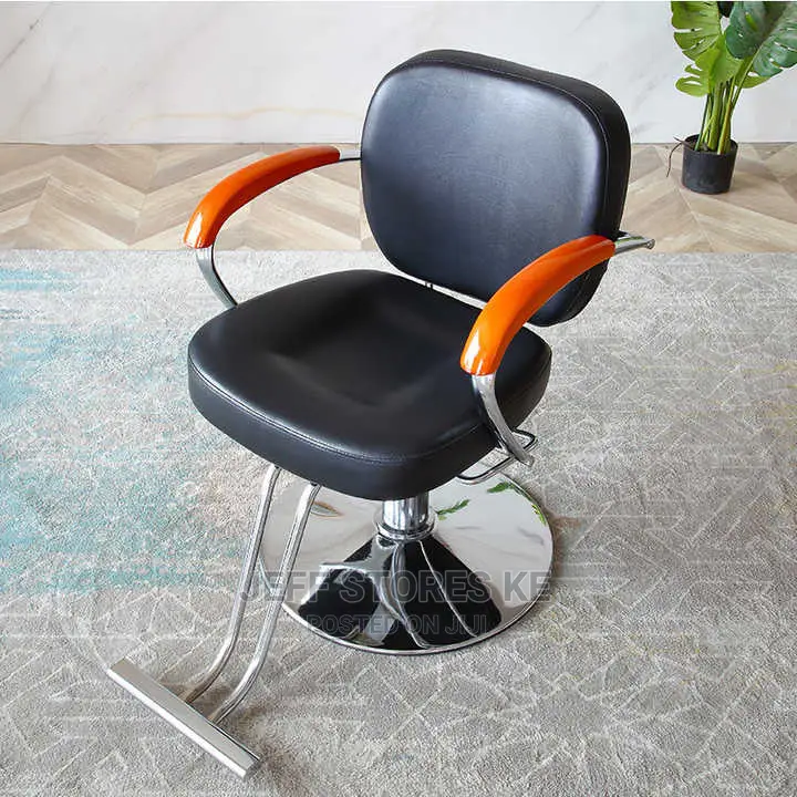 Simple Executive Styling Chair