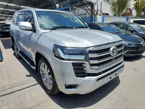Toyota Land Cruiser 2015 Silver