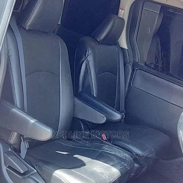 Toyota Voxy 2016 White - thumbnail 2