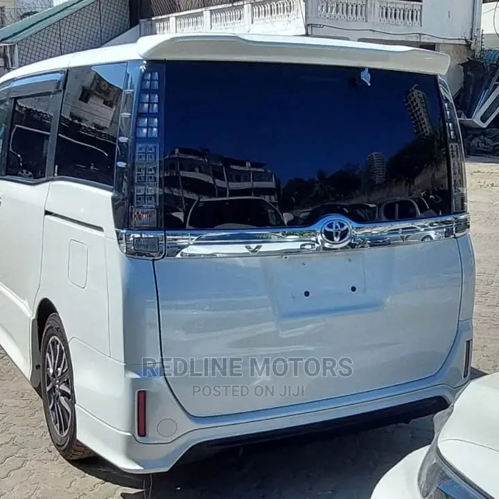 Toyota Voxy 2016 White