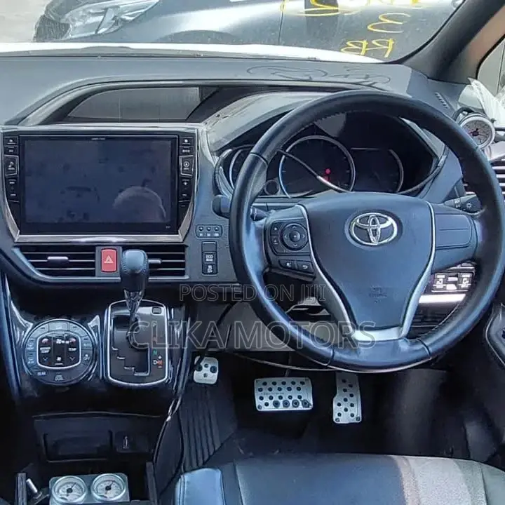 Toyota Voxy 2016 White