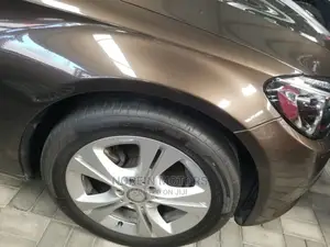 Mercedes-Benz C180 2016 Brown