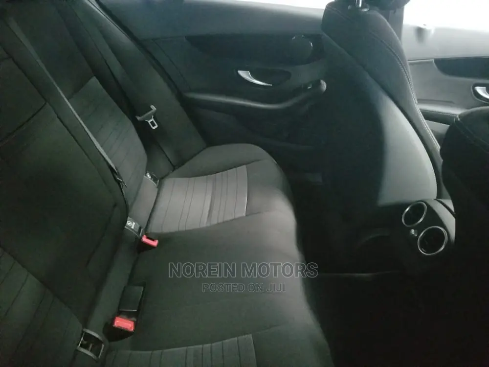 Mercedes-Benz C180 2016 Brown