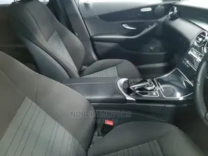 Mercedes-Benz C180 2016 Brown