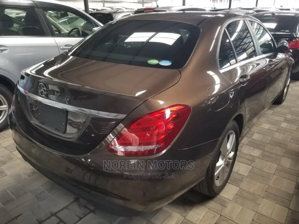 Mercedes-Benz C180 2016 Brown