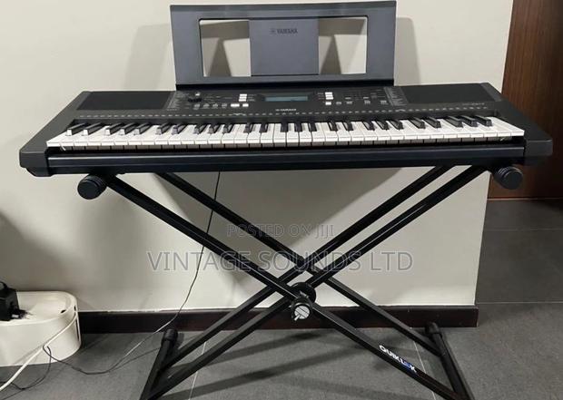 Digital PSR E383 Yamaha Keyboard With Stand