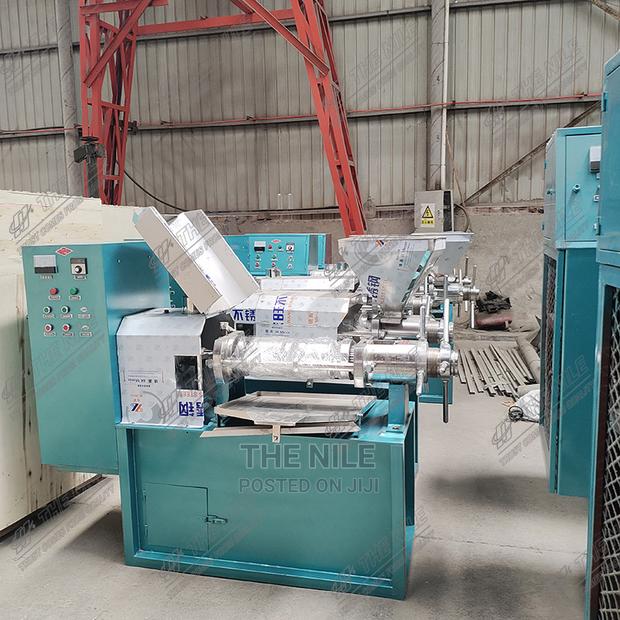 Commercial Sunflower Walnut Screw Press - main view