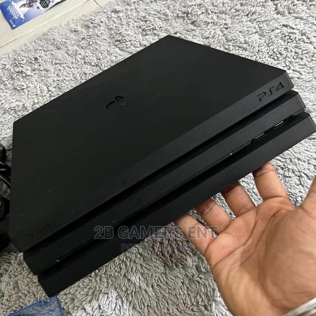 Play Station 4 Pro, 1 Tb, Fifa17 And 21