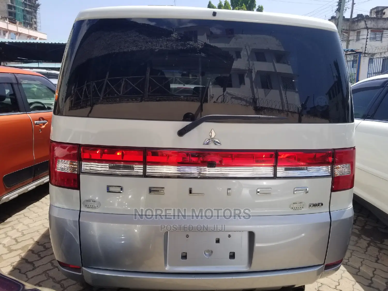 Mitsubishi Delica 2015 White