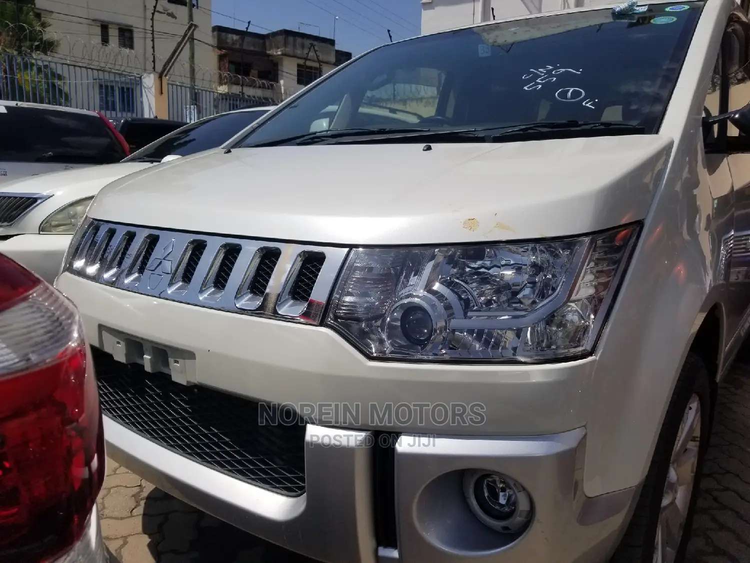 Mitsubishi Delica 2015 White
