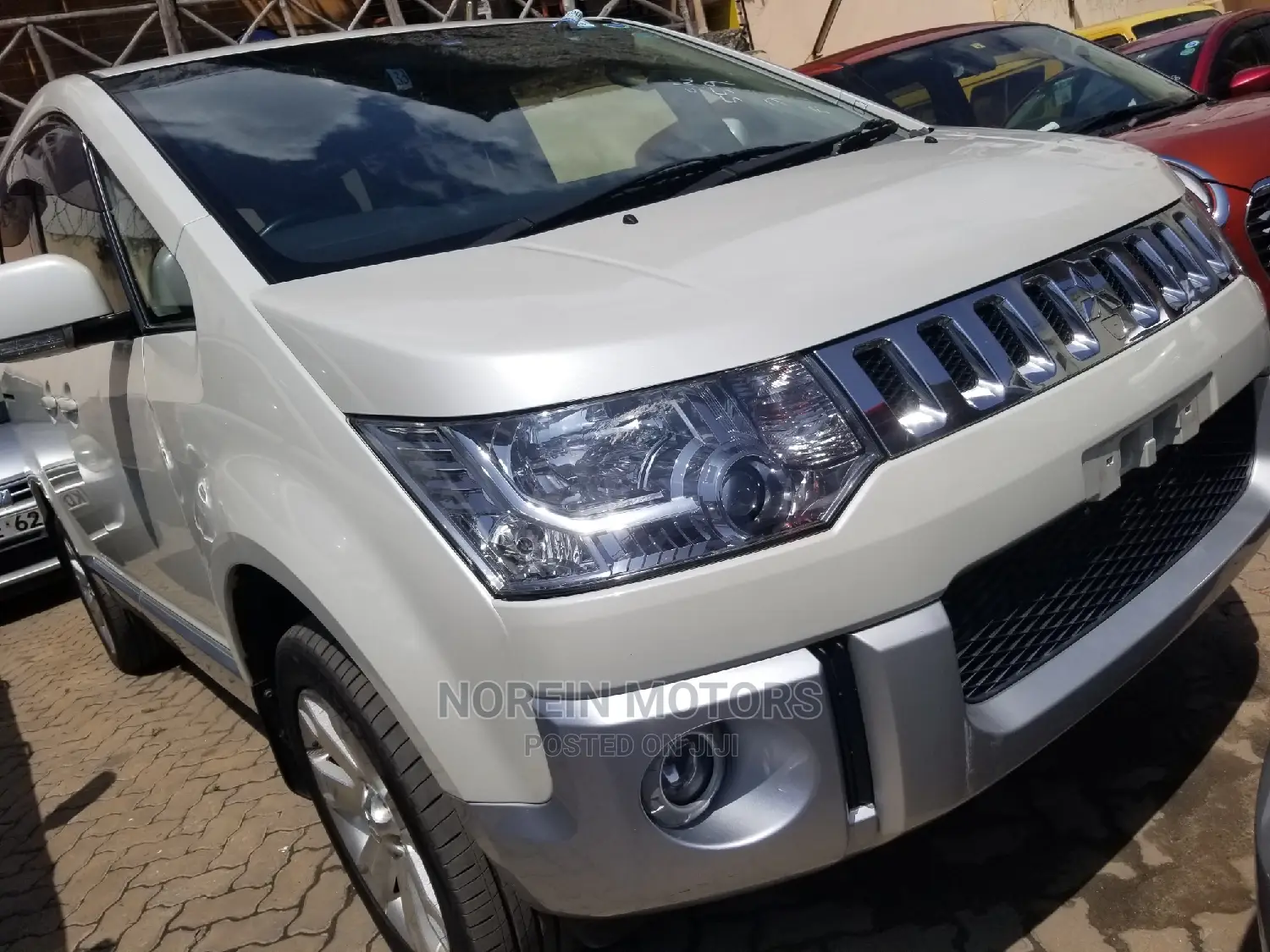 Mitsubishi Delica 2015 White