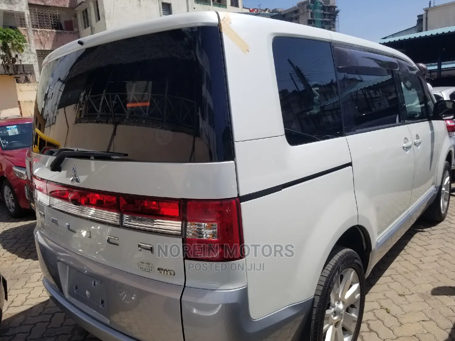 Mitsubishi Delica 2015 White