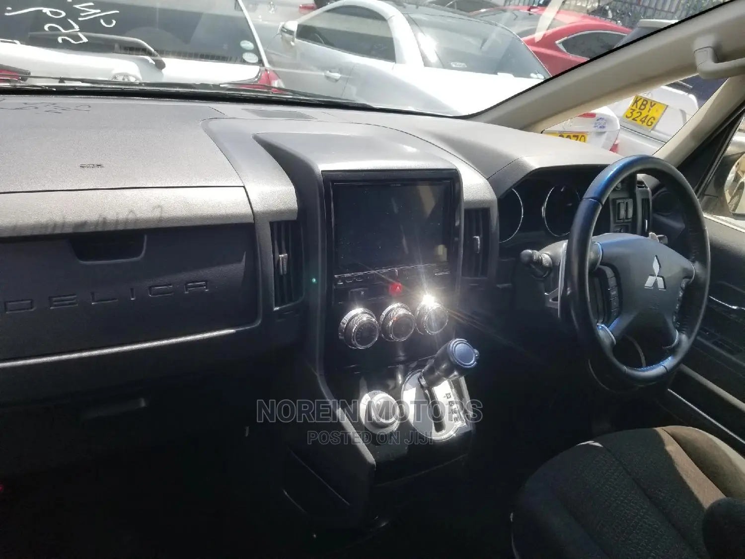Mitsubishi Delica 2015 White