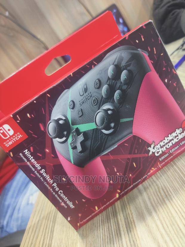 Nintendo Switch Pro Controller (New) - thumbnail 3