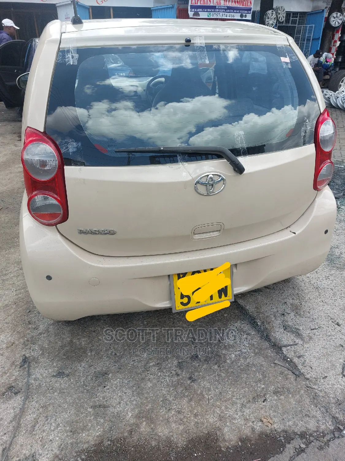Toyota Passo 2012 Rear Windscreen