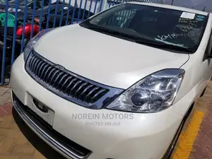 Toyota ISIS 1.8 L 4WD 2015 White