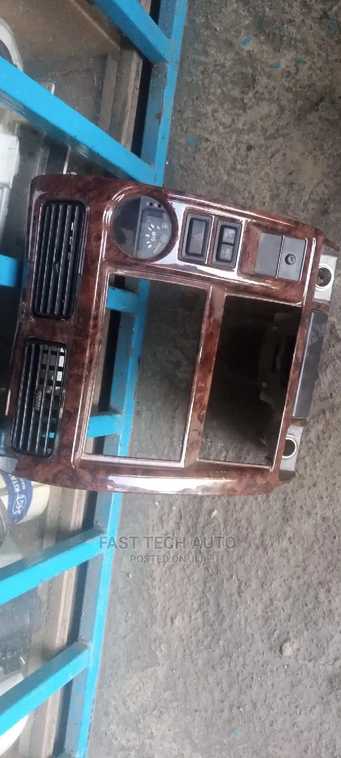 Landcriser Prado Radio Console
