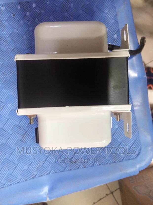 AC 110v/220v Step-Up/Down Power Converter