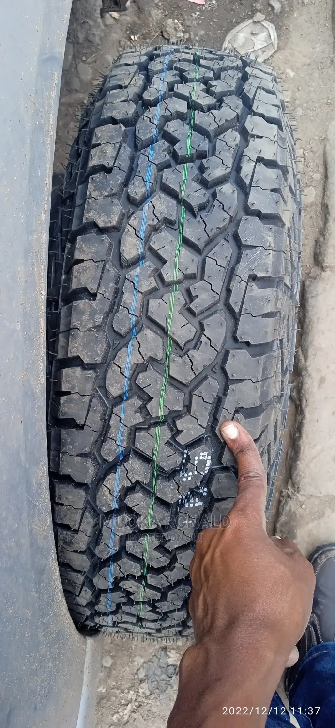 195R15C Comforser Tyre A/T
