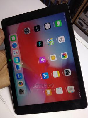 Apple iPad Air 32 GB Gray - main view