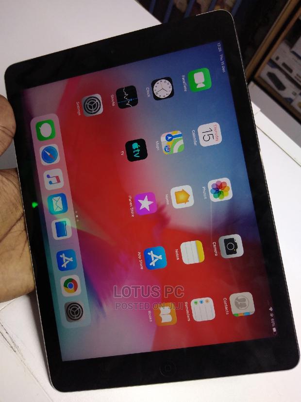 Apple iPad Air 32 GB Gray