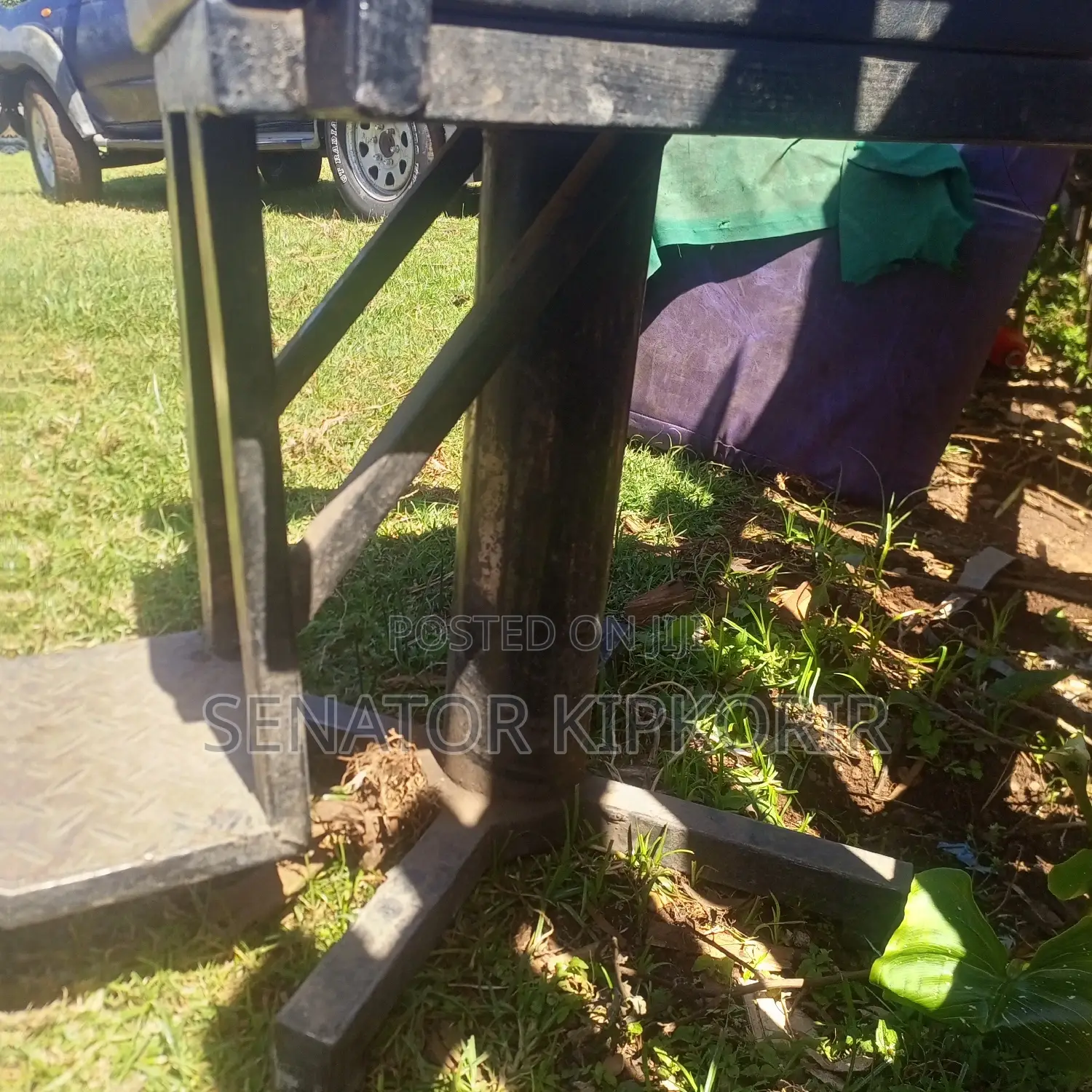 Kinyozi Chair in Perfect Condition