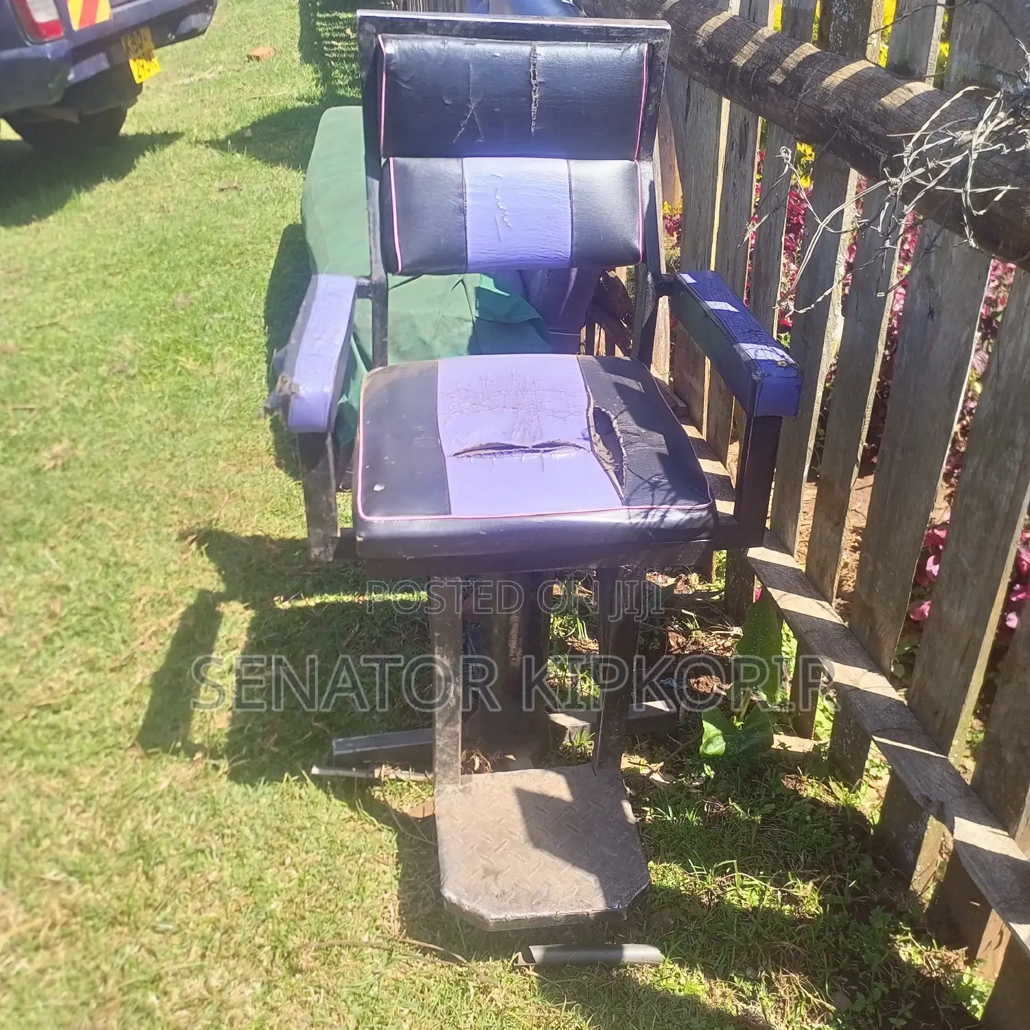 Kinyozi Chair in Perfect Condition