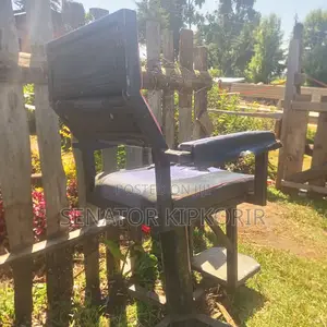 Kinyozi Chair in Perfect Condition