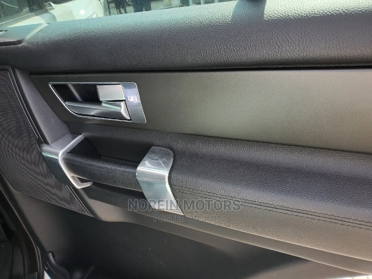 Land Rover Discovery 2015 Off White