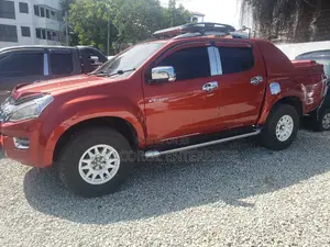 Isuzu D-Max 2015 Red
