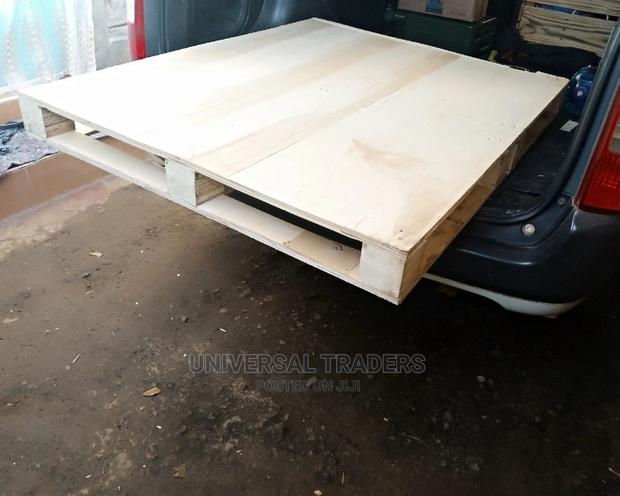 Wooden Pallets With Top Flat Layer. - Grade 001