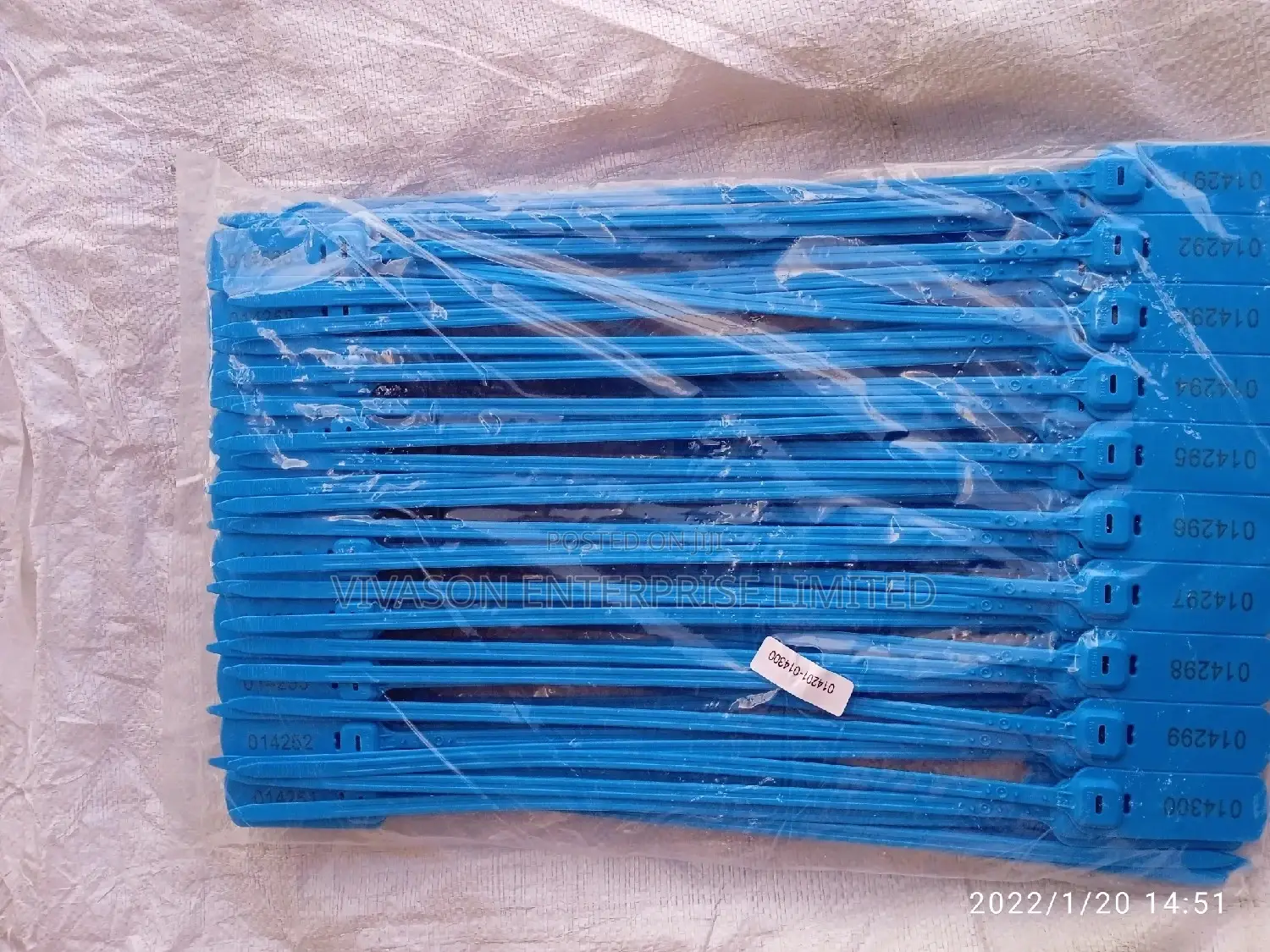 Flat Plastic Seals 40cm.