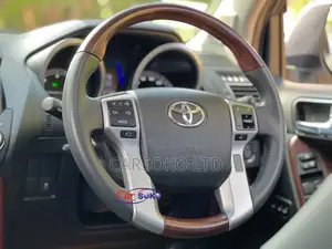 Toyota Land Cruiser Prado 2017 White