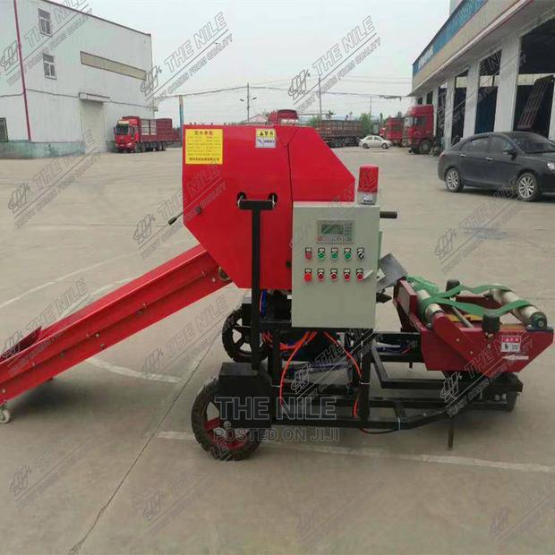 Feedstock Storage Square Baling Machine - main view
