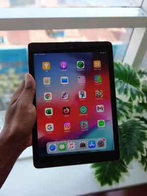 Apple iPad Air 32 GB Gray - main view