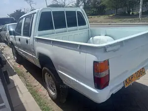 Mitsubishi L200 2001 White