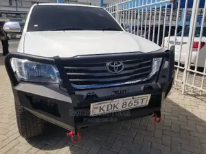 Toyota Hilux SR5 4x4 2015 White
