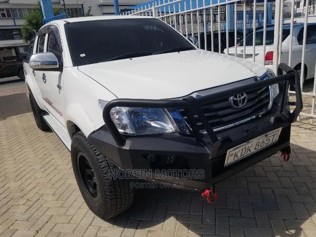 Toyota Hilux SR5 4x4 2015 White - thumbnail 3
