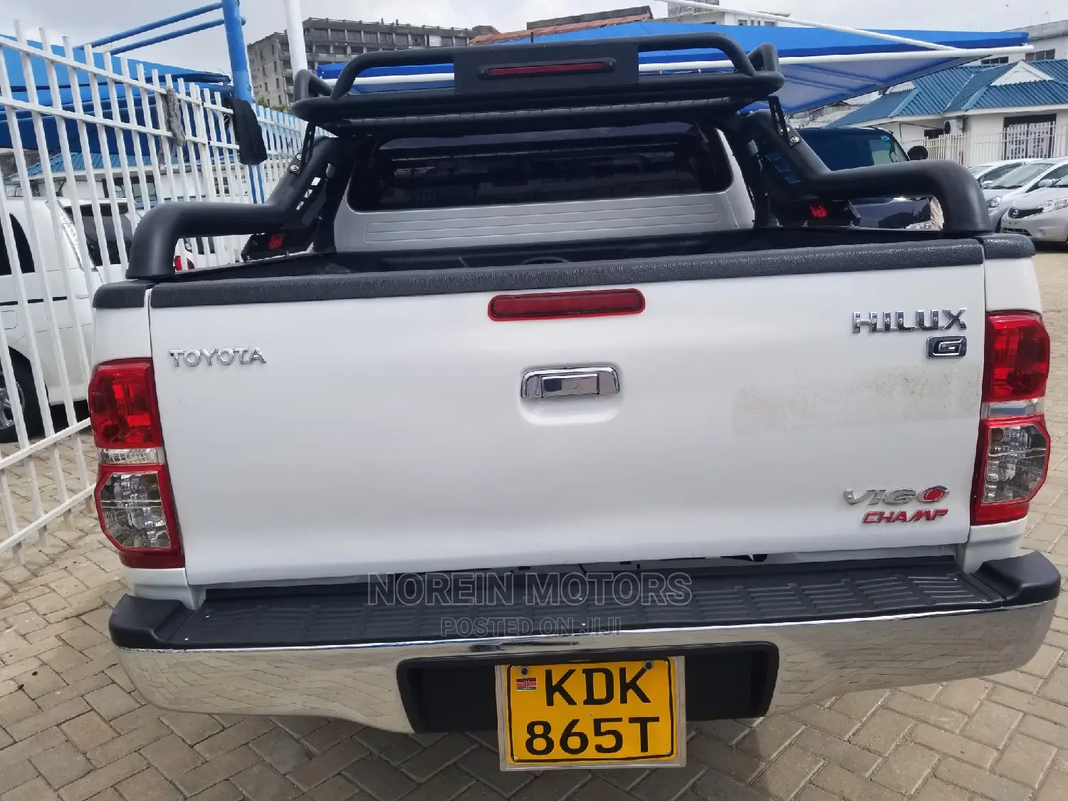 Toyota Hilux SR5 4x4 2015 White
