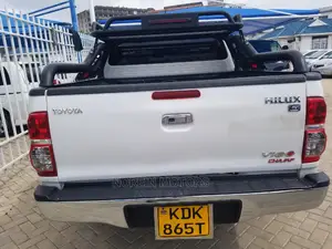 Toyota Hilux SR5 4x4 2015 White